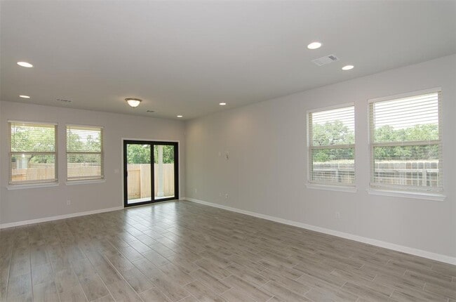 Photo - 905 Olive Creek Dr