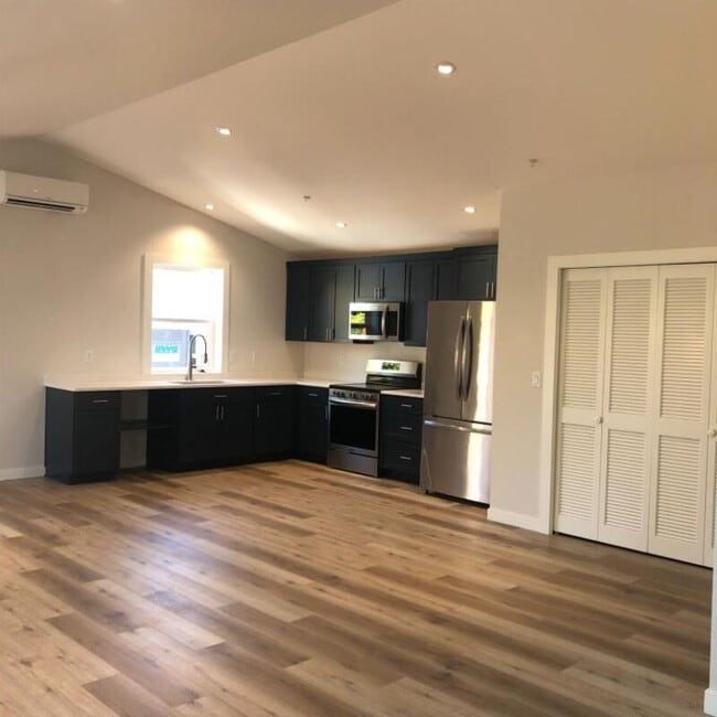 Photo - 261 Sixth St