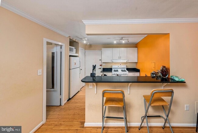 Photo - 2030 F St NW Unidad 209
