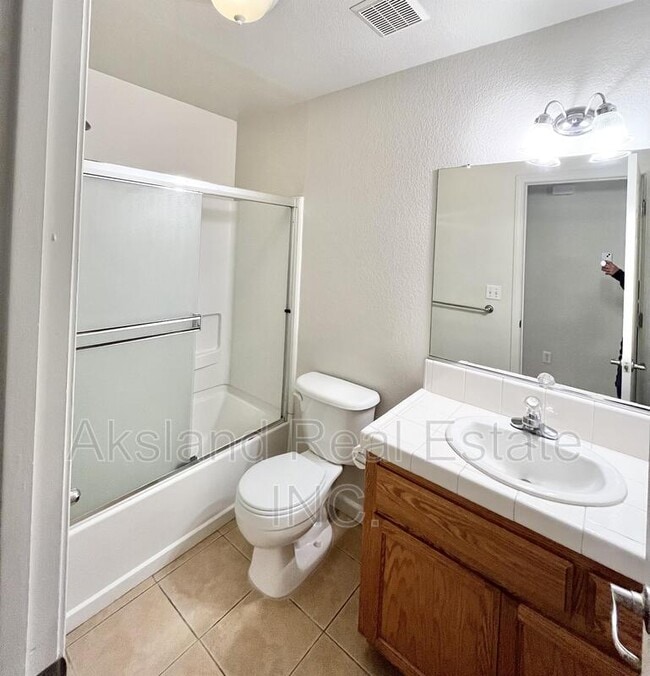 Photo - 445 Pearl Pl