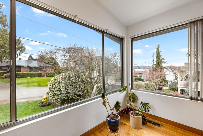 Photo - Lower Kennydale - Renton 4-bedroom 2.5 bath.