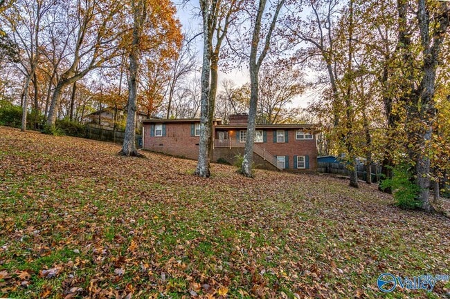 Building Photo - 702 Chambers Dr NE