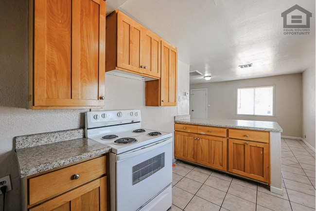 Building Photo - 903 Unit 903#1