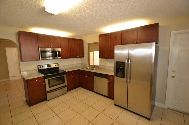 Photo - 946 Johnson St