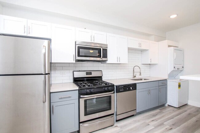 Photo - 5920 N Ridge Ave Apartment Unit 316