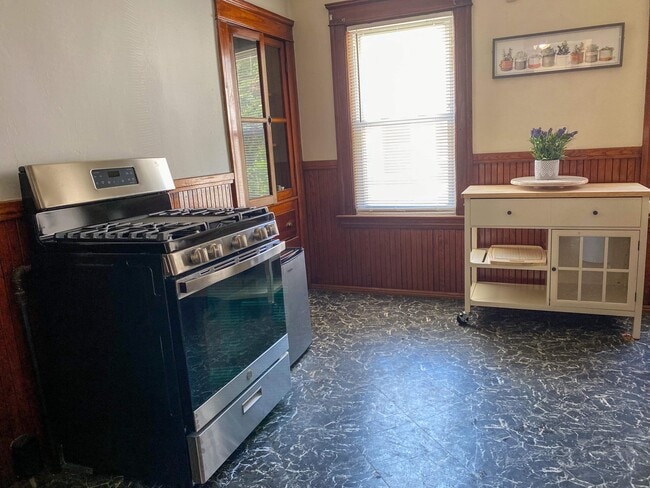 Photo - 19 Fifth Ave, Worcester MA 01607 - Unit 1 Unit 1