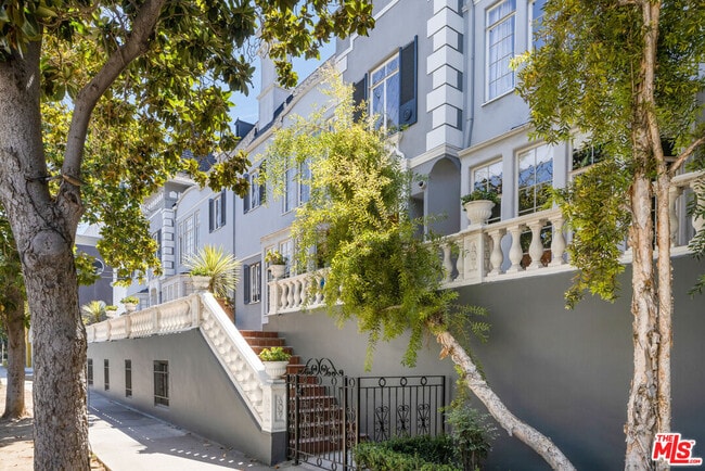 Building Photo - 3350 James M Wood Blvd Unit 8