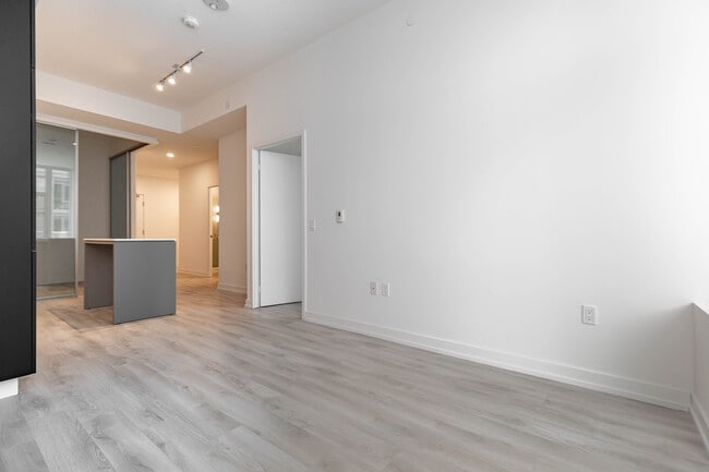 Photo - 33 Helendale Ave