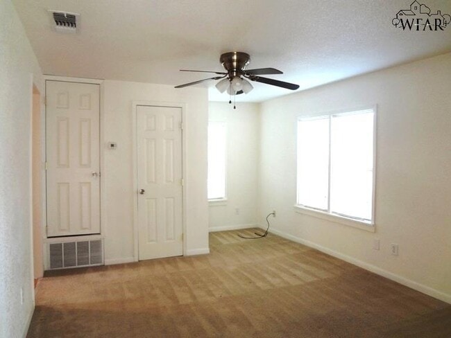 Photo - 2113 Taylor St