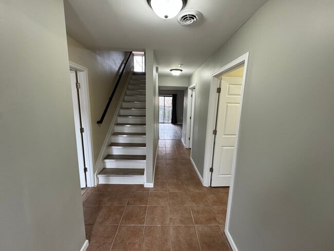 Photo - Akron U Townhomes - Student Housing