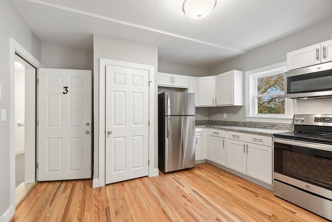 Building Photo - 92 Hamilton St Unit 3 Rental