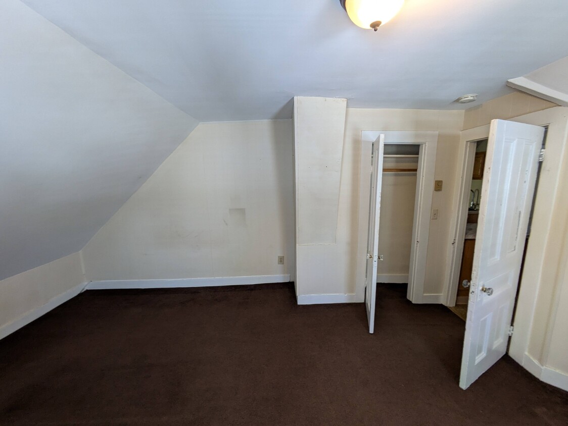 Photo - 90 Fairview Ave (Naugatuck, CT)