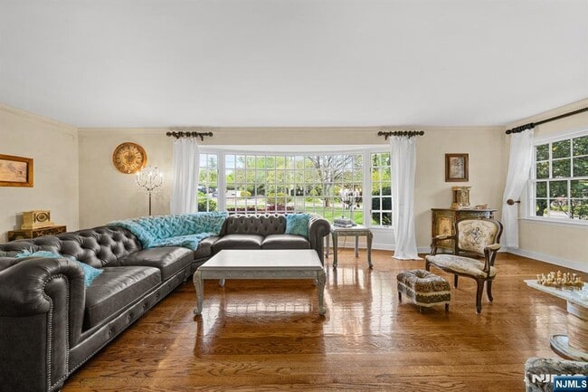 328 W Ridgewood Ave