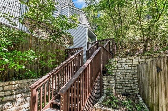 Photo - 6727 Old Quarry Ln