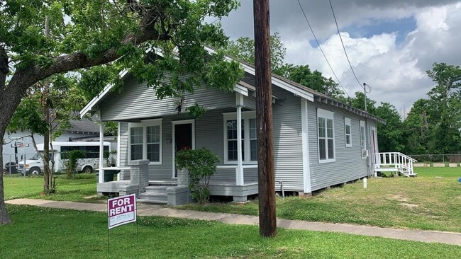 Building Photo - 1140 Ewing St Unit 1 Rental