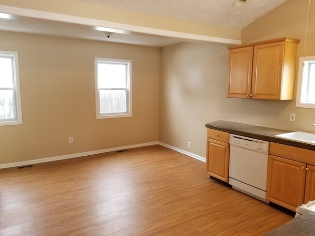 Photo - 321 Estall Rd