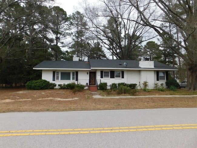 Building Photo - 929-923 Three Sisters Rd