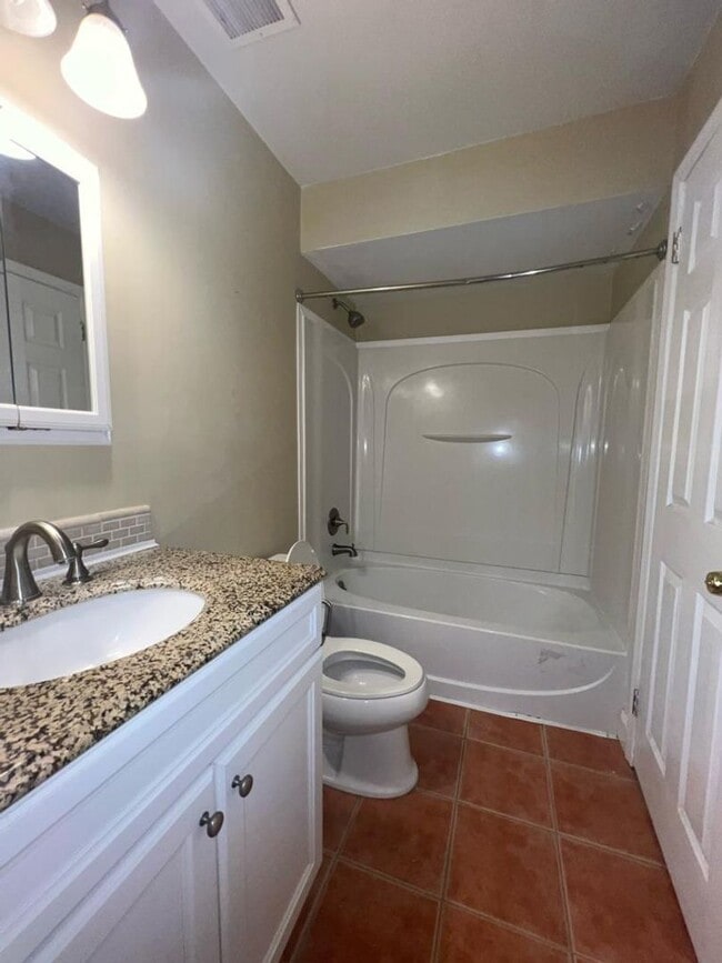 Photo - Condo For rent