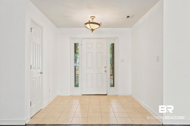 Photo - 905 Ryan Ave