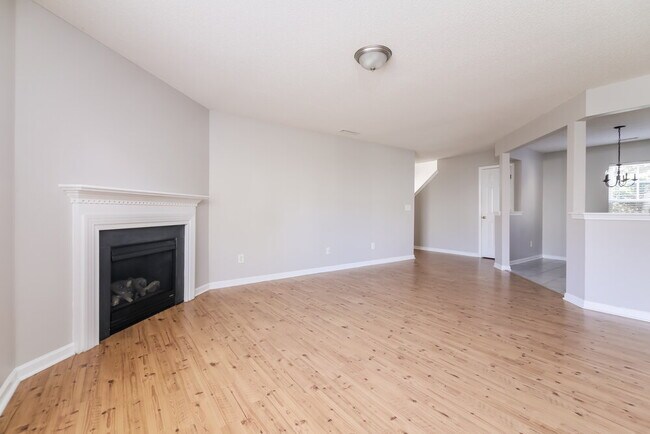 Photo - 77 Buckleigh Dr