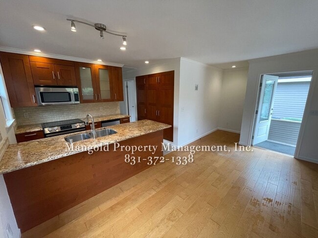 Photo - 415 Wood St
