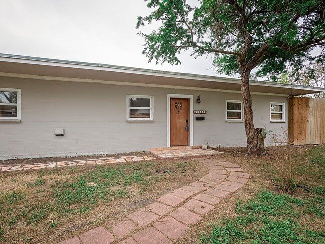 Building Photo - 6033 Rio Vista Ave