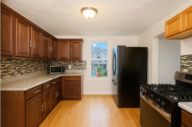 Building Photo - 74 Grand St Unit 1 Rental