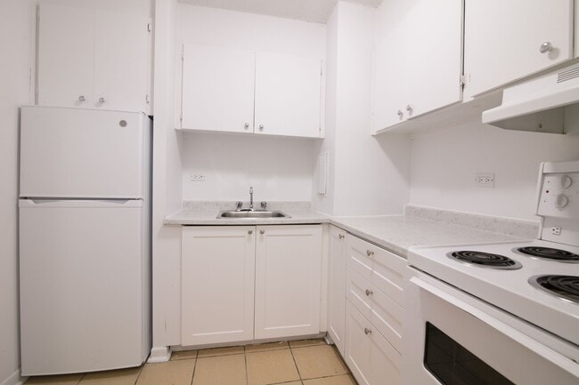 Building Photo - 1975 Maisonneuve Blvd W Unit 209