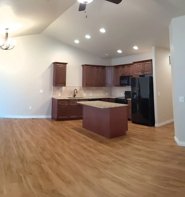 Kitchen - 5609 Franklin Dr