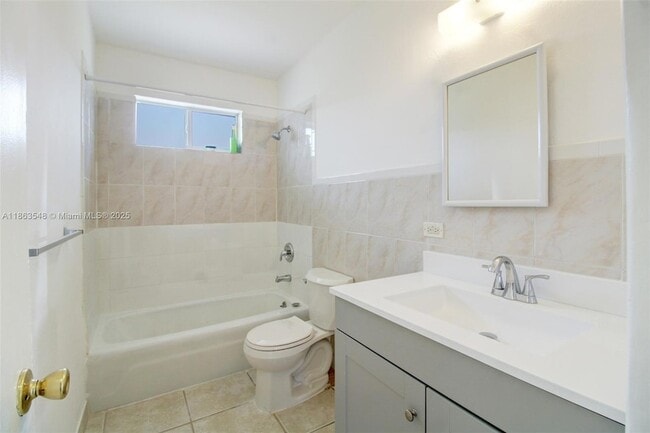 Building Photo - 11332 SW 207th Dr Unit 1 Rental