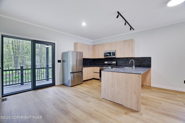 Photo - 1540 Lake Ln