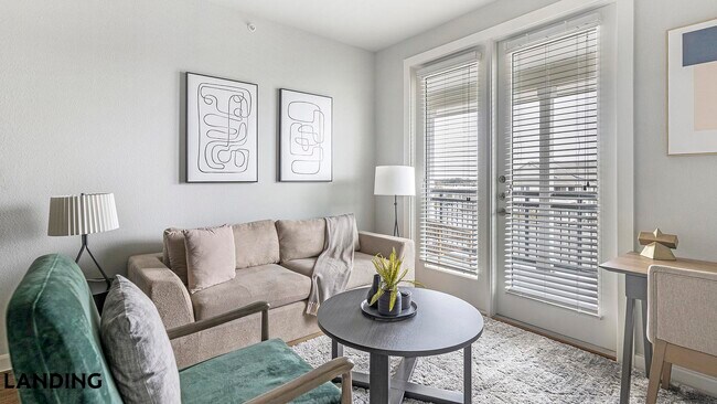 Photo - 4300 Cromwell Dr Unidad 7302