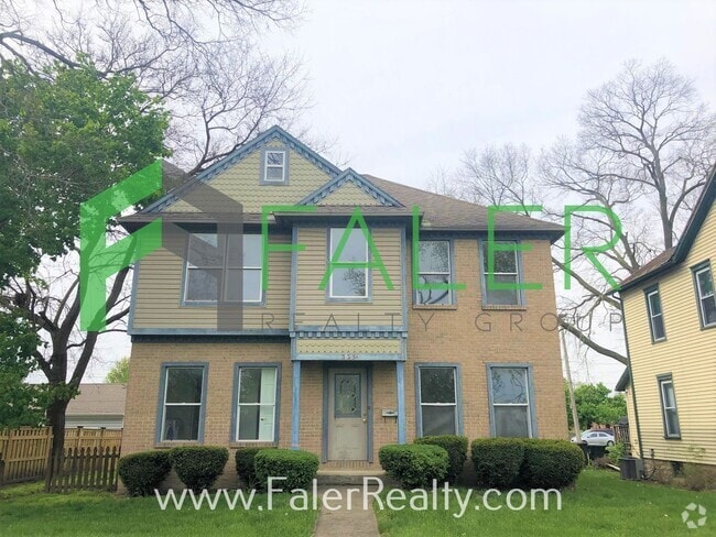 Building Photo - Show-stopping rental available - Lots of S...