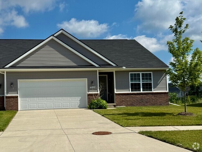 Building Photo - 10284 Swan Lake Cir Rental