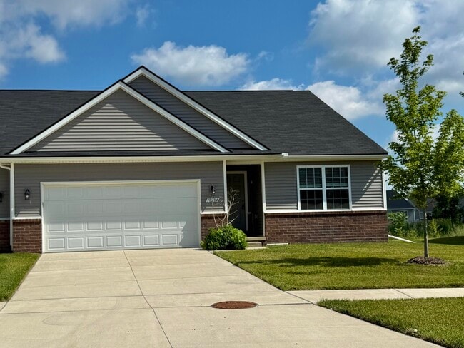 Building Photo - 10284 Swan Lake Cir Rental