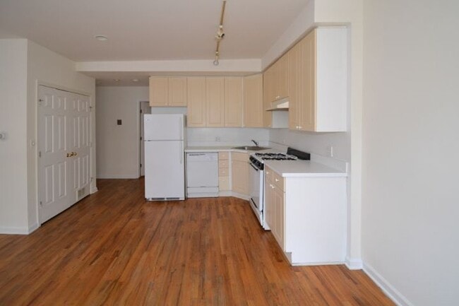 Photo - 922 W Dakin St Unidad 104