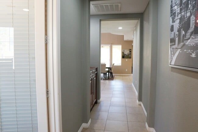 Photo - 73467 Travers St