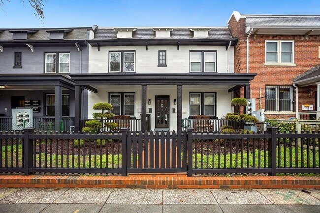 Building Photo - 1712 West Virginia Ave NE Unit #4