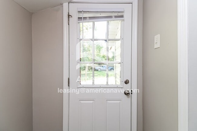Photo - 105 Allen St
