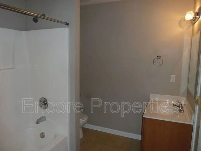 Photo - 2004 Hart St