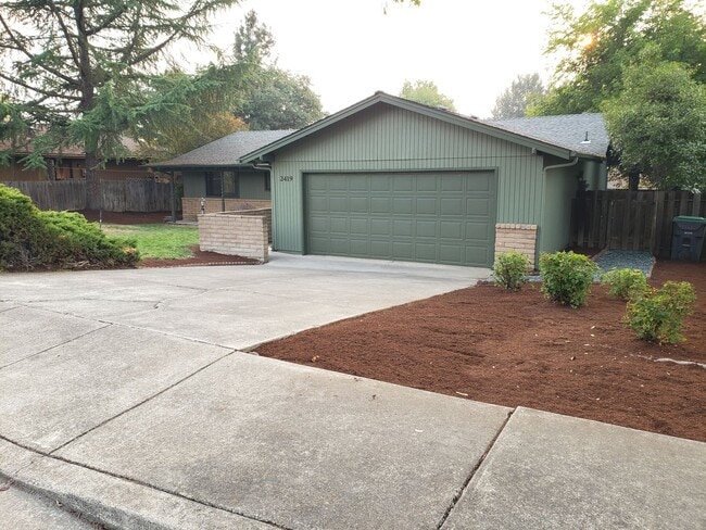 Building Photo - Discover your new home in North Medford!