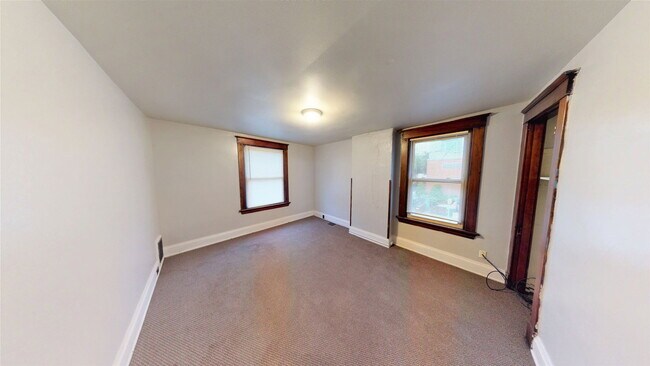 2424 W Clifton Ave