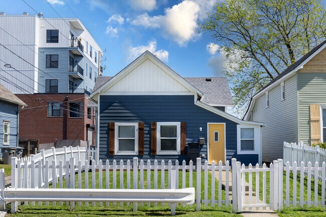 Building Photo - 1121 Laurel St