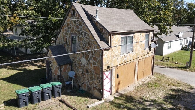 Photo - unique 1 bedroom, 1 bathroom “tree top” apartment