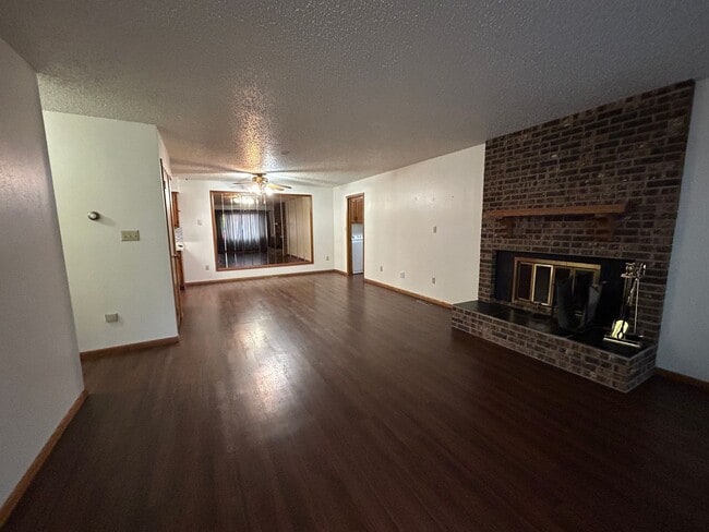 Photo - Spacious Condo for Rent