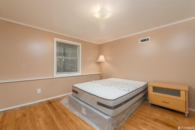 Photo - 724 De Haro St