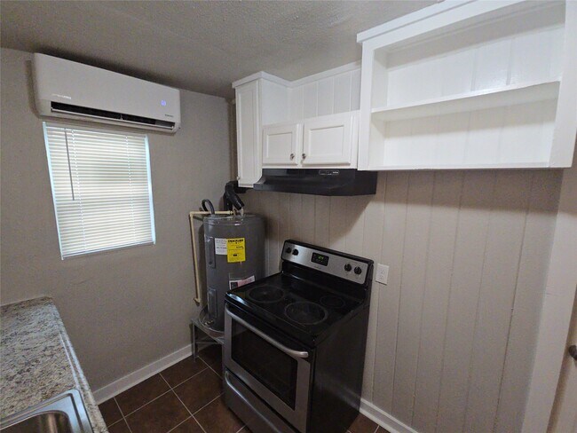 Photo - 3335 Tuam St Unit 4