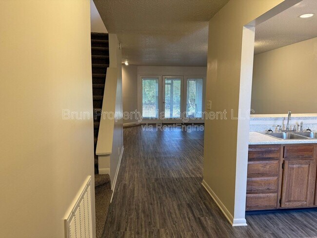 Photo - 10417 Victoria Dr