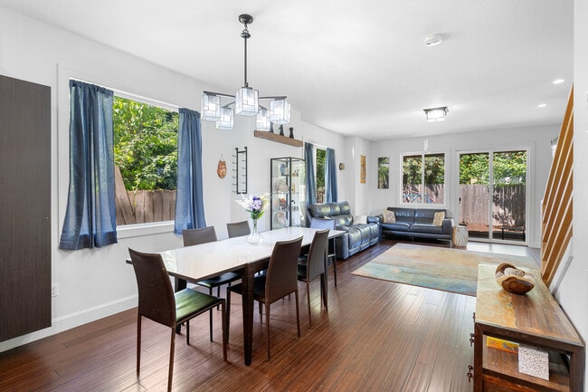 Photo - 6435 NE Pacific St