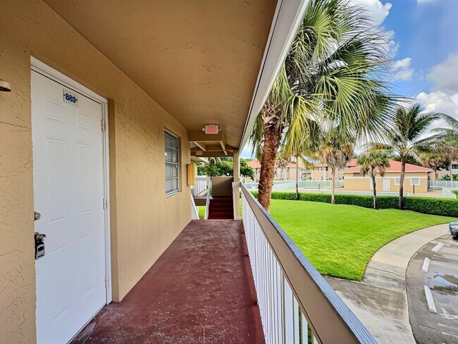 889 Twin Lakes Dr Unit 1-J